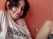 Süsses Mädchen dreht Webcamsex Porno